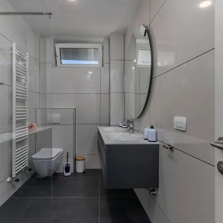 With 6 Bedrooms And Heated Pool *