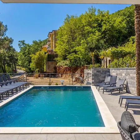 With 6 Bedrooms And Heated Pool Villa Mošćenička Draga