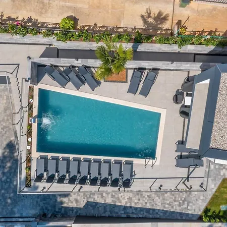 With 6 Bedrooms And Heated Pool Villa