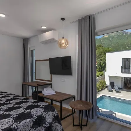 With 6 Bedrooms And Heated Pool * Mošćenička Draga
