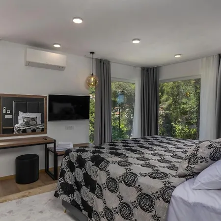 With 6 Bedrooms And Heated Pool * Mošćenička Draga