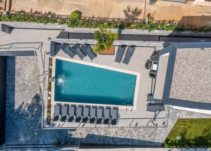 With 6 Bedrooms And Heated Pool Villa