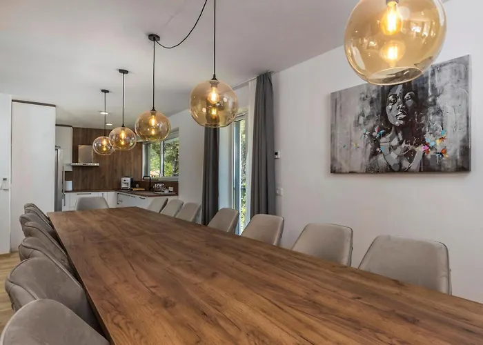Villa With 6 Bedrooms And Heated Pool Mošćenička Draga