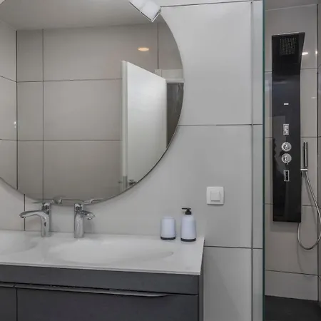 With 6 Bedrooms And Heated Pool * Mošćenička Draga