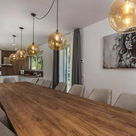 Vilă With 6 Bedrooms And Heated Pool Mošćenička Draga