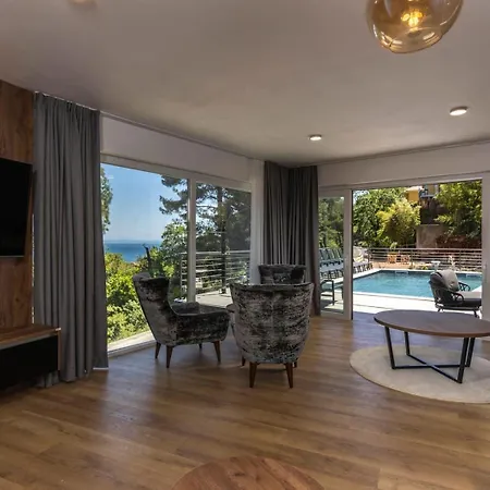 Vilă With 6 Bedrooms And Heated Pool Mošćenička Draga
