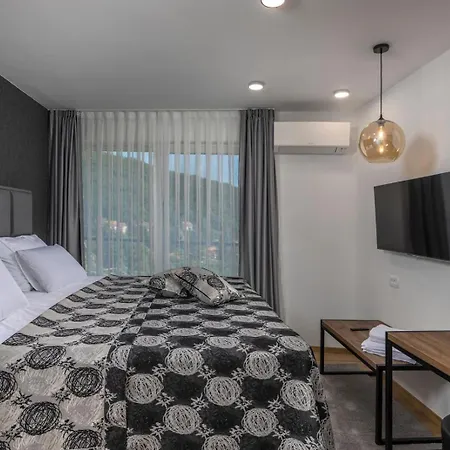 With 6 Bedrooms And Heated Pool Vilă Mošćenička Draga