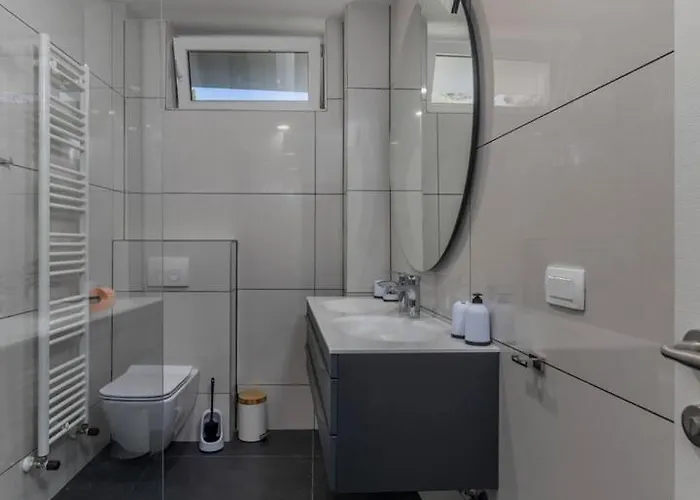 With 6 Bedrooms And Heated Pool *