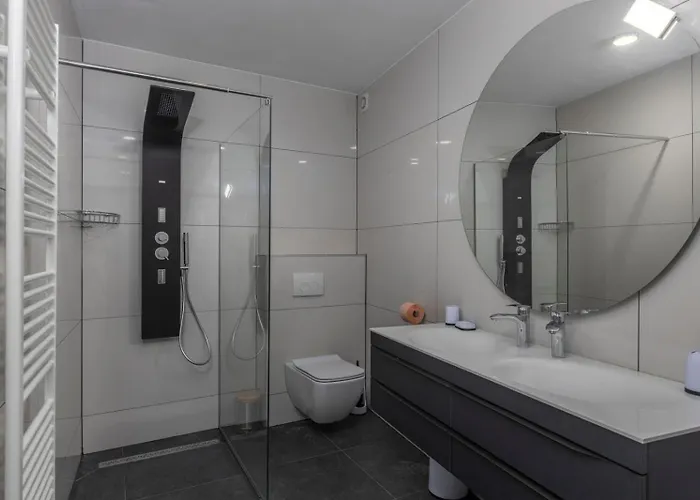 With 6 Bedrooms And Heated Pool Villa