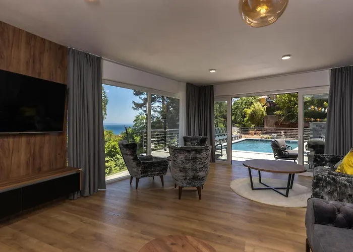 Villa With 6 Bedrooms And Heated Pool Mošćenička Draga