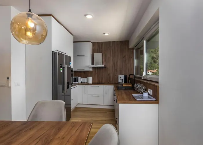 With 6 Bedrooms And Heated Pool *