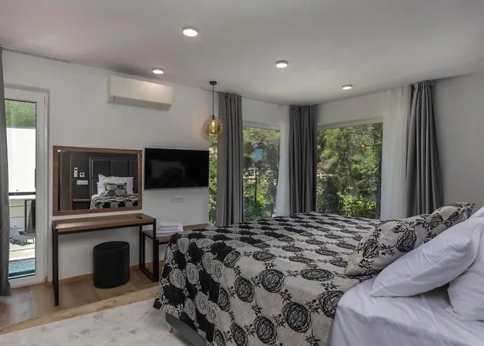 With 6 Bedrooms And Heated Pool * Mošćenička Draga
